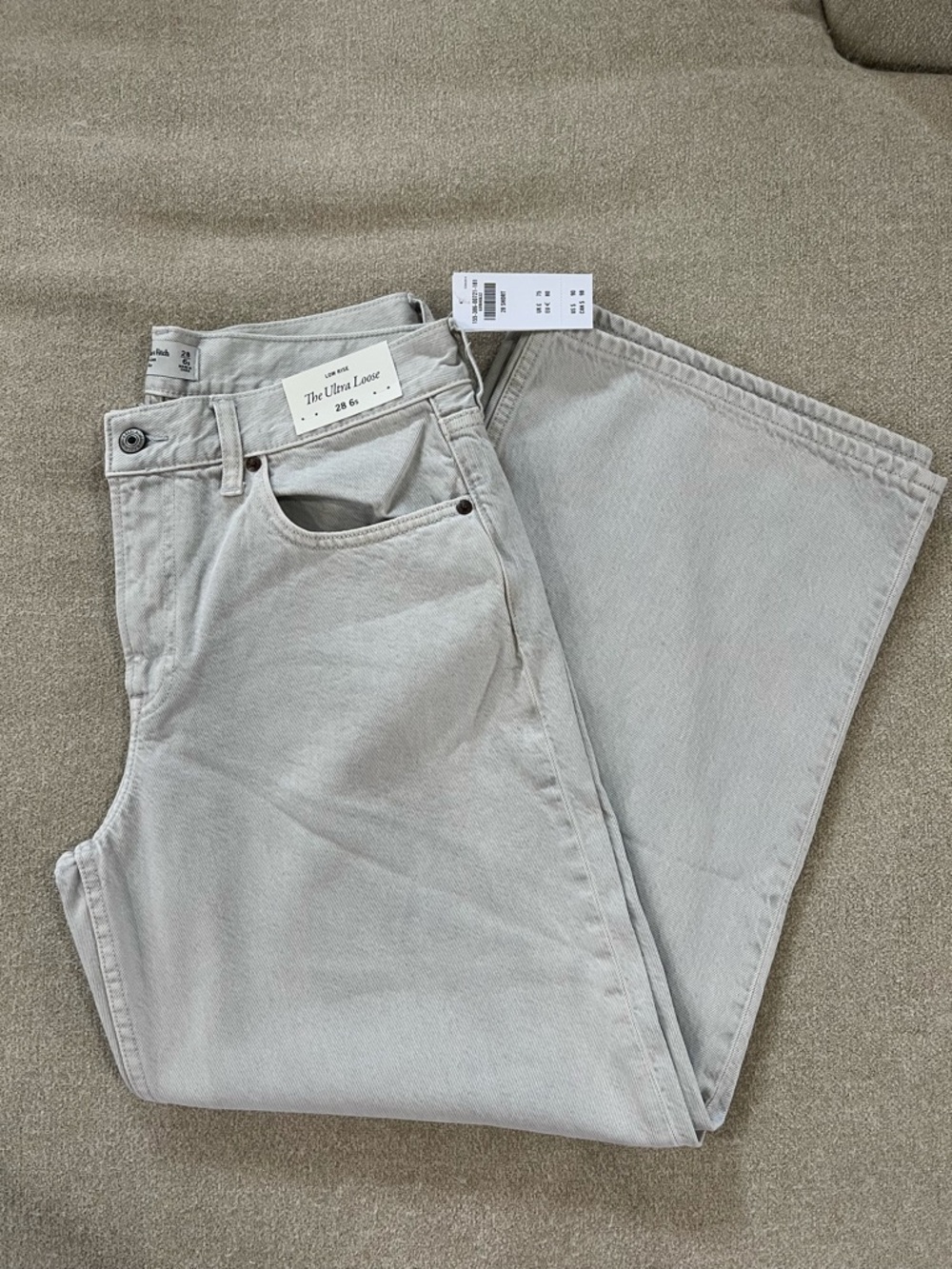 Abercrombie & Fitch Women's Relaxed Jeans in Light Gray